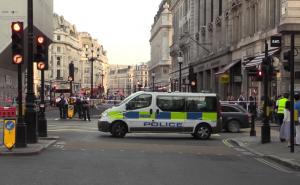 FOTO: AA / "Sumnjivo vozilo" ispred zgrade BBC-a